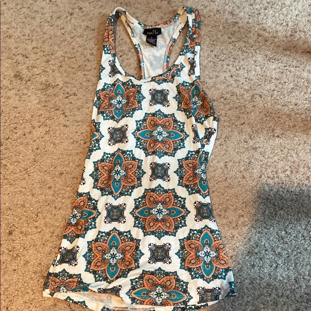 Rue 21 tank - Picture 1 of 2